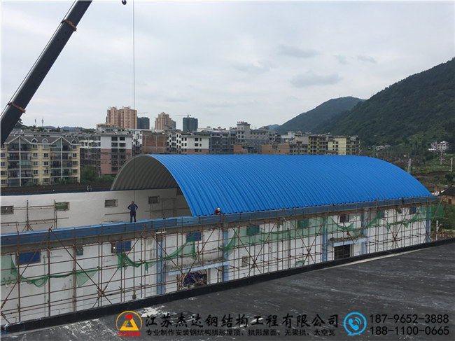 拱形屋面結(jié)構(gòu)滲漏問題與新型彩拱技術(shù)對(duì)比分析              